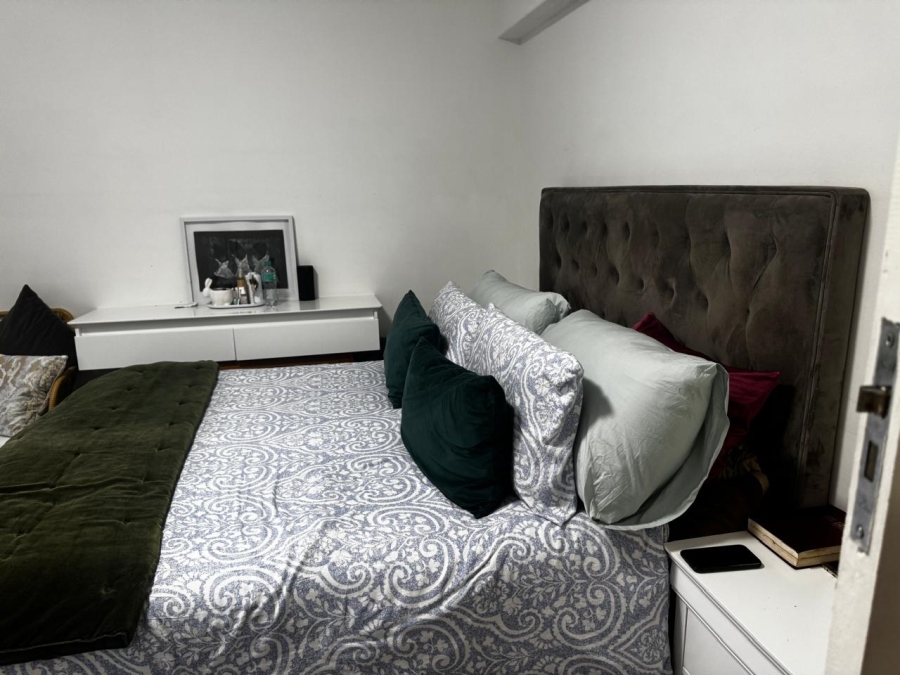 2 Bedroom Property for Sale in Sea Point Western Cape